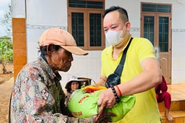 Trao quà hỗ trợ trẻ mồ côi và bệnh nhân nghèo tại Gia Lai