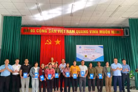 Hơn 1.000 người dân xã Ia Krái được tặng thẻ bảo hiểm y tế 