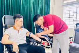 Gần 80 cán bộ, nhân viên Trung tâm Y tế Pleiku hiến máu tình nguyện