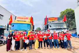 2 chuyến xe chở hơn 28 tấn hàng từ Gia Lai hướng về bà con vùng lũ