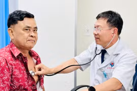 Bệnh viện Hùng Vương Gia Lai khám sức khoẻ cho đoàn cán bộ cấp cao Vương quốc Campuchia