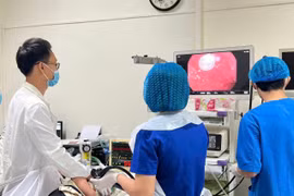 Nội soi gây mê lấy đồng xu trong dạ dày cho bé trai 2 tuổi