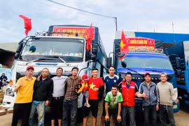 “Bà con Gia Lai Tây” hỗ trợ người dân vùng lũ Lâm Đồng 15 tấn nhu yếu phẩm