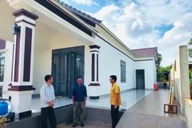 Ngày mới ở những ngôi làng “đặc biệt”
