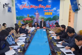 Quang cảnh cuộc họp triển khai kế hoạch xóa nhà tạm, nhà dột nát trên địa bàn TP.Pleiku năm 2025. Ảnh Bá Bính