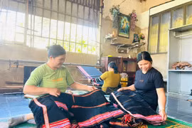 Tăng thu nhập từ bán sản phẩm truyền thống dịp Tết