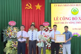 Ia Piơr đón bằng công nhận đạt chuẩn nông thôn mới