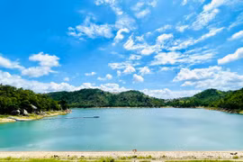 Tỉnh Gia Lai có nhiều vùng đất ngập nước tự nhiên như Hồ Ayun Hạ, các hồ thủy điện, thủy lợi... 