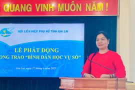 Chủ tịch Hội LHPN tỉnh Rơ Chăm H'Hồng phát động phong trào "Bình dân học vụ số". Ảnh: Hồng Thương