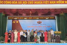 Phó Bí thư Thường trực Tỉnh ủy Rah Lan Chung dự và chỉ đạo Đại hội Đảng bộ xã Vĩnh Thạnh