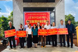 Ia Kênh: Bàn giao 5 căn nhà cho gia đình có công