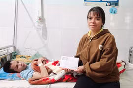 Báo Gia Lai trao tiền bạn đọc hỗ trợ các hoàn cảnh khó khăn