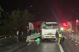 Vụ tai nạn giao thông nghiêm trọng giữa 2 xe tải trên quốc lộ 1 qua xã Phù Mỹ Bắc khiến 1 người tử vong.