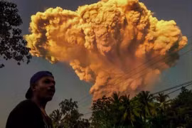 Núi lửa phun trào: Bali hủy hàng chục chuyến bay, sơ tán người dân