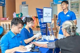Sinh viên blouse trắng thắp sáng bản làng Bắc Kạn