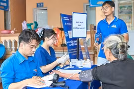 Sinh viên blouse trắng thắp sáng bản làng Bắc Kạn