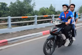 Những câu chuyện đẹp ngày đầu tiếp sức thí sinh