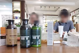 Vào 'lò' gia công mỹ phẩm