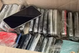 Hải quan Nội Bài liên tiếp phát hiện 2 vụ vận chuyển trái phép điện thoại