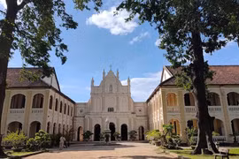 Tiểu chủng viện Làng Sông: Điểm đến hấp dẫn 