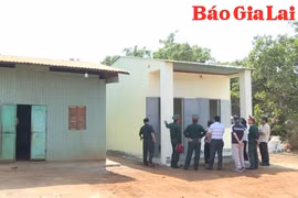 Đẩy nhanh tiến độ và kêu gọi các nguồn xã hội hóa để thực hiện chương trình “xóa nhà tạm, nhà dột nát”