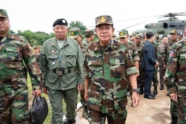 Ông Hun Sen đến biên giới với Thái Lan