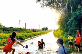 Trả lại 'khoảng trời' cho trẻ thơ - Bài 3: Những chiều hè ám ảnh