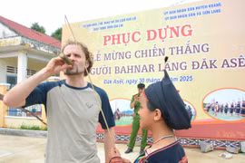 Cách mời rượu độc đáo của người Bahnar làng Đak Asêl