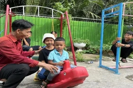 Trả lại 'khoảng trời' cho trẻ thơ - Bài 2: Con công nhân lao động chơi ở đâu?