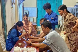 Áo xanh tình nguyện 'xóa mù' kỹ năng số cho bà con vùng sâu, vùng xa