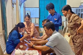 Áo xanh tình nguyện 'xóa mù' kỹ năng số cho bà con vùng sâu, vùng xa