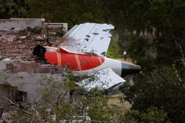 Thảm kịch rơi máy bay Ấn Độ: có một hành khách sống sót thần kỳ