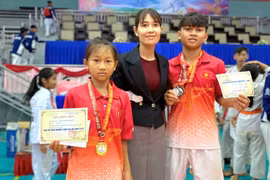 Anh em ruột chinh phục đấu trường Karate