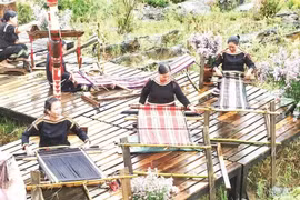 Nghệ thuật trang trí trên thổ cẩm của người Ê Đê