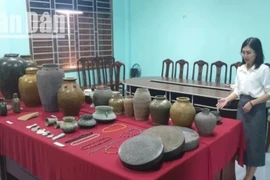 Tặng Bảo tàng Đắk Nông 284 tư liệu, hiện vật