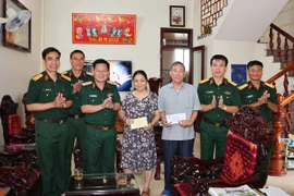 Lãnh đạo Quân đoàn 34 thăm, tặng quà các thương binh dịp Quốc khánh