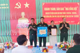 Trung đoàn Thông tin 29 bàn giao 5 căn nhà cho quân nhân có hoàn cảnh khó khăn