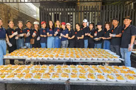 Thắp lửa yêu thương từ căn bếp nhỏ