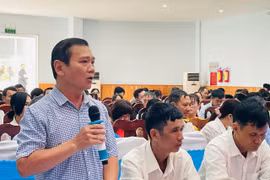 Cán bộ, hội viên nông dân góp ý vào dự thảo báo cáo chính trị Đại hội Đảng bộ tỉnh lần thứ XVI