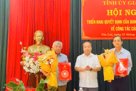 Trao quyết định nghỉ hưu trước tuổi cho Trưởng ban Nội chính Tỉnh ủy