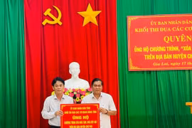 Khối thi đua các cơ quan Đảng tỉnh quyên góp ủng hộ chương trình “Xóa nhà tạm, nhà dột nát”