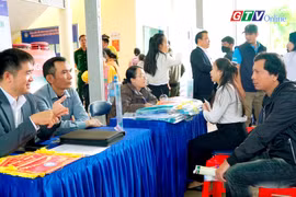 Sôi động thị trường việc làm mùa Tết 