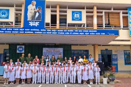 Công an phường Quy Nhơn Nam tổ chức tuyên truyền pháp luật cho hơn 1.400 học sinh Trường Tiểu học Quang Trung.