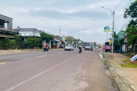 Đơn vị chức năng đã dỡ bỏ 12 biển báo về hạn chế tốc độ bất hợp lý trên quốc lộ 19 ở khu vực phía Đông.