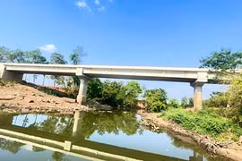 Cầu Piơr 1 tại xã Ia Lâu đang trong tình trạng thi công dang dở suốt hơn 2 năm qua do thiếu nguồn vốn.