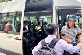 Xe đưa đón cán bộ công chức xuống Quy Nhơn làm việc