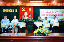 Báo và phát thanh, truyền hình Gia Lai được Tư lệnh Binh đoàn 15 tặng bằng khen về thành tích tiêu biểu trong công tác phối hợp tuyên truyền năm 2025.