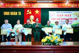Báo và phát thanh, truyền hình Gia Lai được Tư lệnh Binh đoàn 15 tặng bằng khen về thành tích tiêu biểu trong công tác phối hợp tuyên truyền năm 2025.