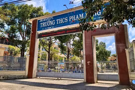 Trường Phạm Hồng Thái yêu cầu giáo viên nộp lại tiền phụ cấp ưu đãi