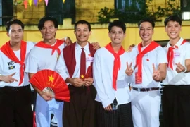 Vượt mốc 400 tỷ đồng, Mưa đỏ lập kỷ lục kép
